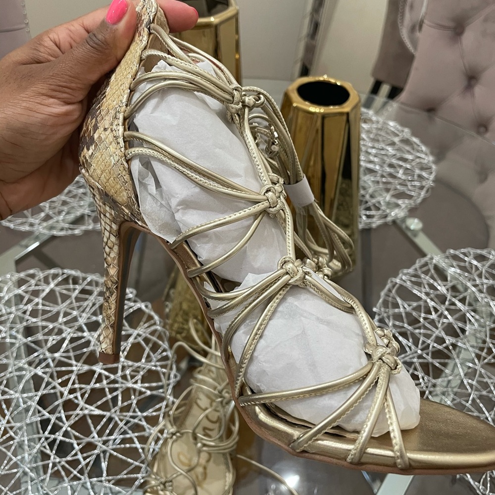 Heels - Picture 2 of 3